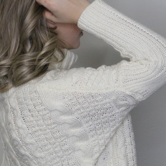White Knit Long Sleeve Pattern Sweater - Picture 4 of 5